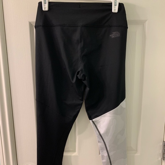 The North Face Women’s Leggings Size Medium Only Worn Few Times - Picture 2 of 3
